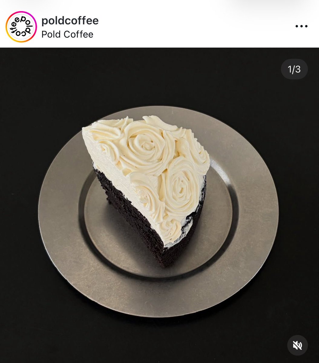 salguxxl's tweet photo. バラのケーキ可愛すぎ…ソウル行ったら行かなきゃ☕���(@ poldcoffee) https://t.co/kj7nouERik