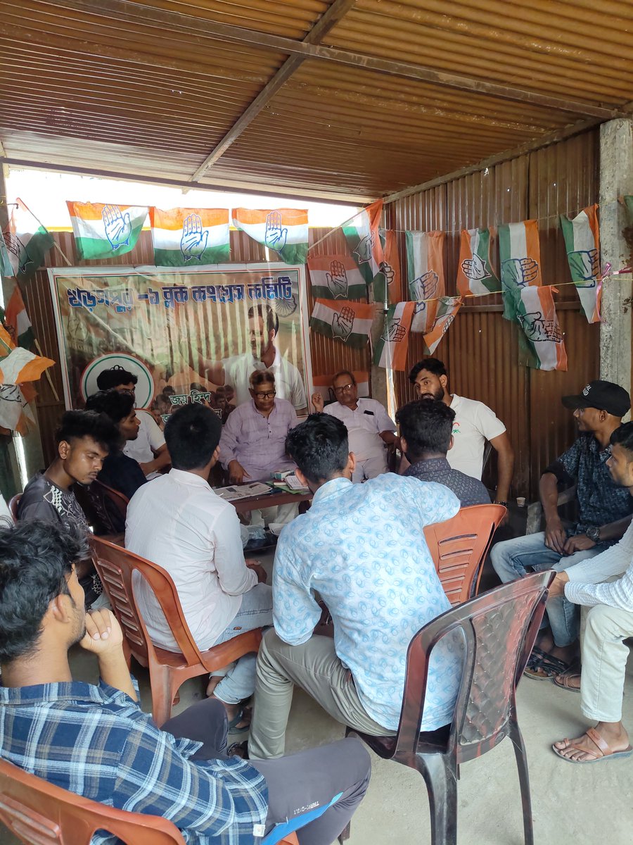 saikatkumarber2's tweet photo. A meeting was held with students at the Congress Office, Gopali, Kharagpur, on the issues of the NEET paper leak, the deteriorating state of the country's education system, growing uncertainty in the education sector, and the rightful demands of students.

#ChhatronKiGoonj https://t.co/P66dm7maOi
