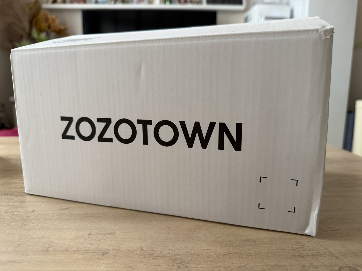 yui245aig9's tweet photo. 白いZOZO箱で届いたー📦

#ZOZOSALE箱CP https://t.co/CKoxPo8C4u