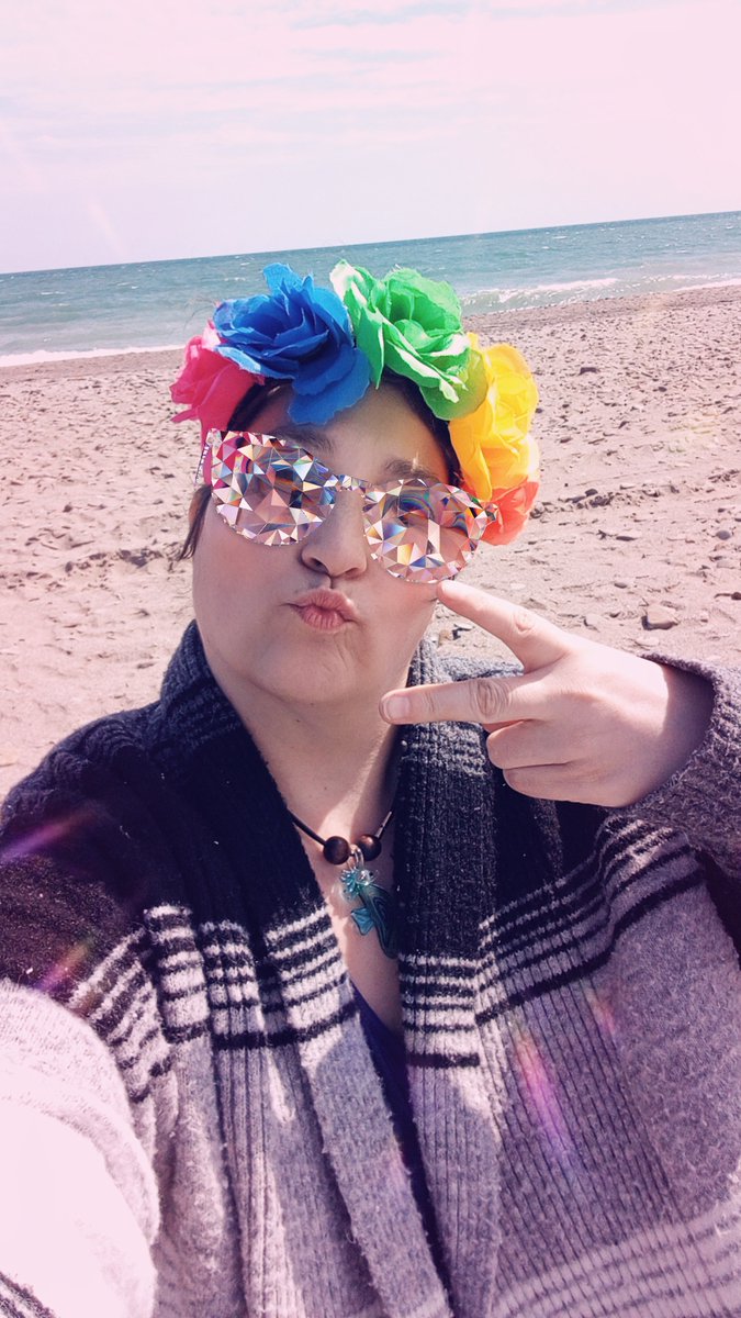 MGestwicki's tweet photo. Take me back to the beach in this heat. I need to cool off. 🐚😎🌴🏖️🌞#beachtime #pooltime #beachday #beachfun #poolfun #julyselfie https://t.co/h3Dzv7yBwd