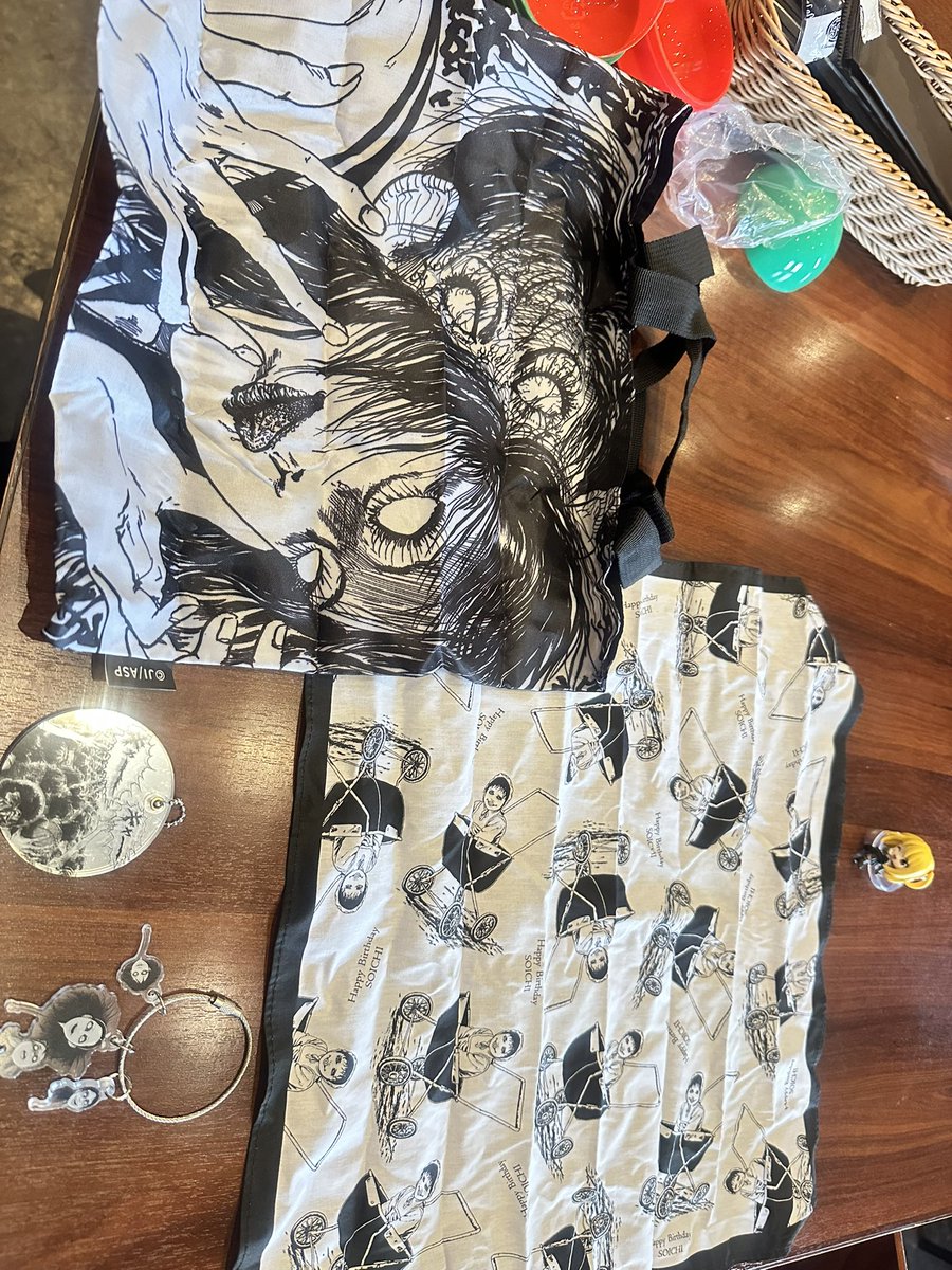 Bitonyan's tweet photo. ガチャガチャの近くに働くと。。。 https://t.co/OOSc9b20it