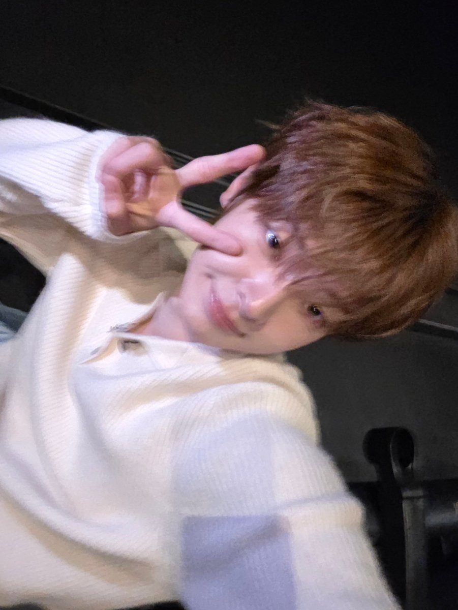 govkfld_'s tweet photo. 사장님 저 셀카 추가주문 좀 할게요 ... https://t.co/HV7ZmQ2UnA