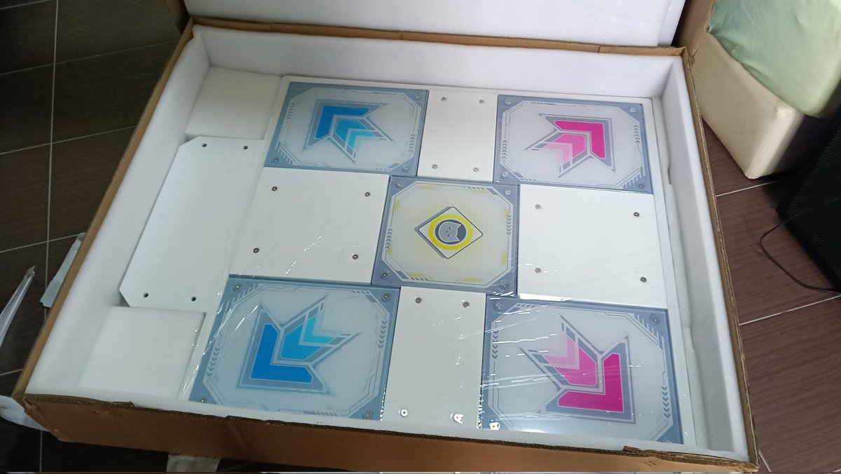 Cryolien's tweet photo. Got in trouble with my apartment's security and management but finally received the #paduex from @yuancontop 
(I need to rearrange everything in my room to fit this 😇) https://t.co/qgsVNB0FnX