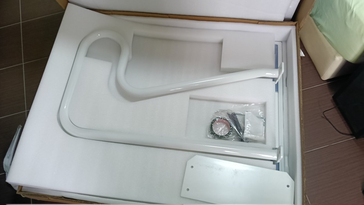 Cryolien's tweet photo. Got in trouble with my apartment's security and management but finally received the #paduex from @yuancontop 
(I need to rearrange everything in my room to fit this 😇) https://t.co/qgsVNB0FnX
