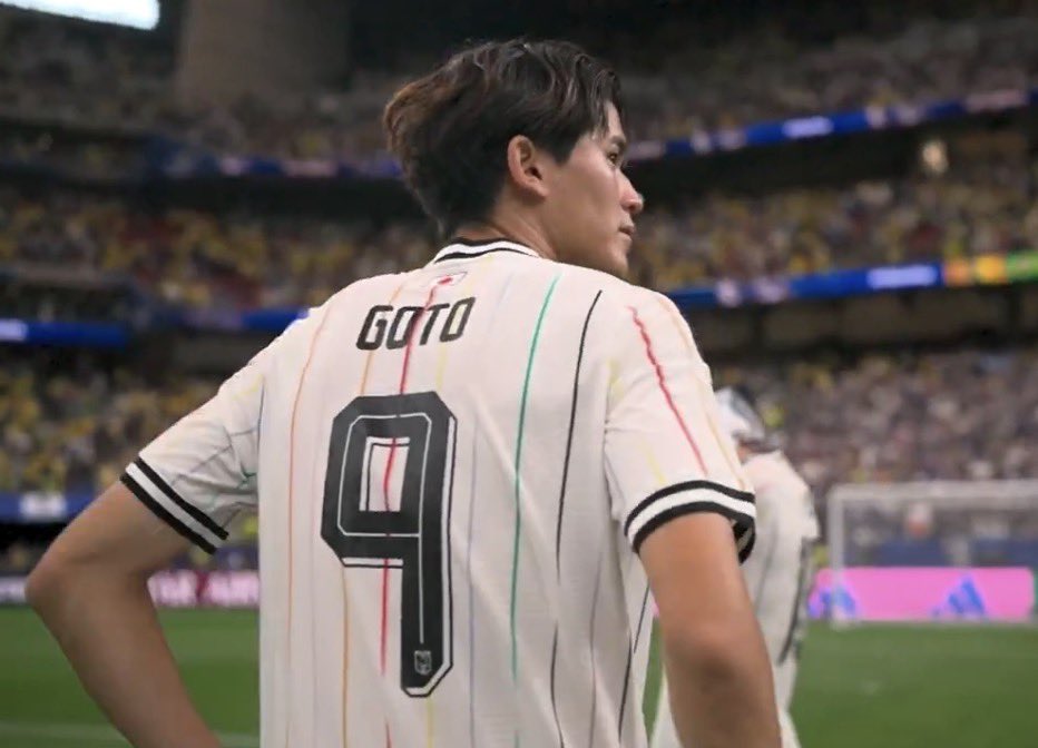 Fooootest's tweet photo. 上田綺世をカメラから守った後藤啓介🇯🇵🗣️

▼

「テレビも仕事ですので、それは分かっています。けど、わざわざ泣いている選手を撮る必要はないというか。涙は見せ物じゃないというか。」

「それだけの思いがあってやってきた選手たちは、テレビとしては盛り上がるとは思いますけど、そういうのを映すべきではないのかなと思ったので。」