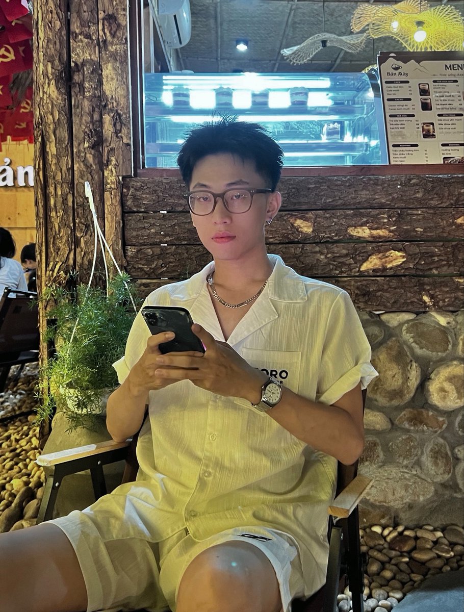 bes_bad's tweet photo. Tối ai đi xem phim không 🙄 https://t.co/k0YyRiwB0d