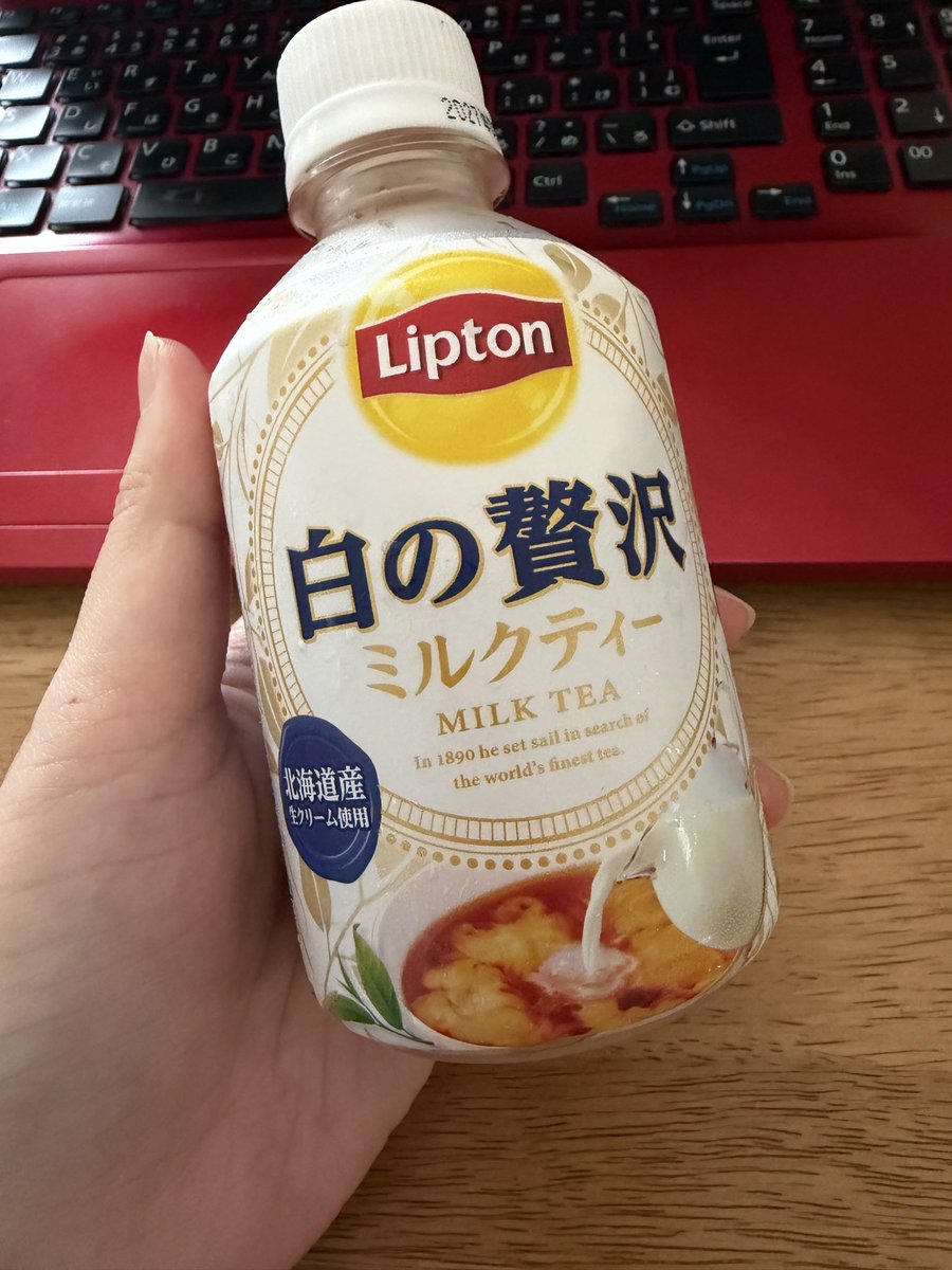 kokko_baske's tweet photo. 自販機で飲み物買うの高くね？？

このサイズに160円！？
滅多に自販機で買わないからびっくり🙄

前は110円で買えてたはず、、、 https://t.co/guIKE9IRPR