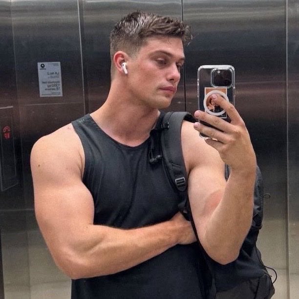 beaglepajamas's tweet photo. my religion is just nicholas galitzine’s biceps https://t.co/zM3bPpVHWr