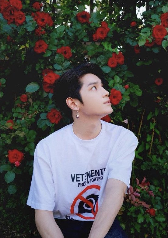 __YuNaSu__'s tweet photo. HBD TY🌹
貴方が歩む道が花道であり続けますように
 #HAPPYTAEYONGDAY https://t.co/9QgGtogBYQ