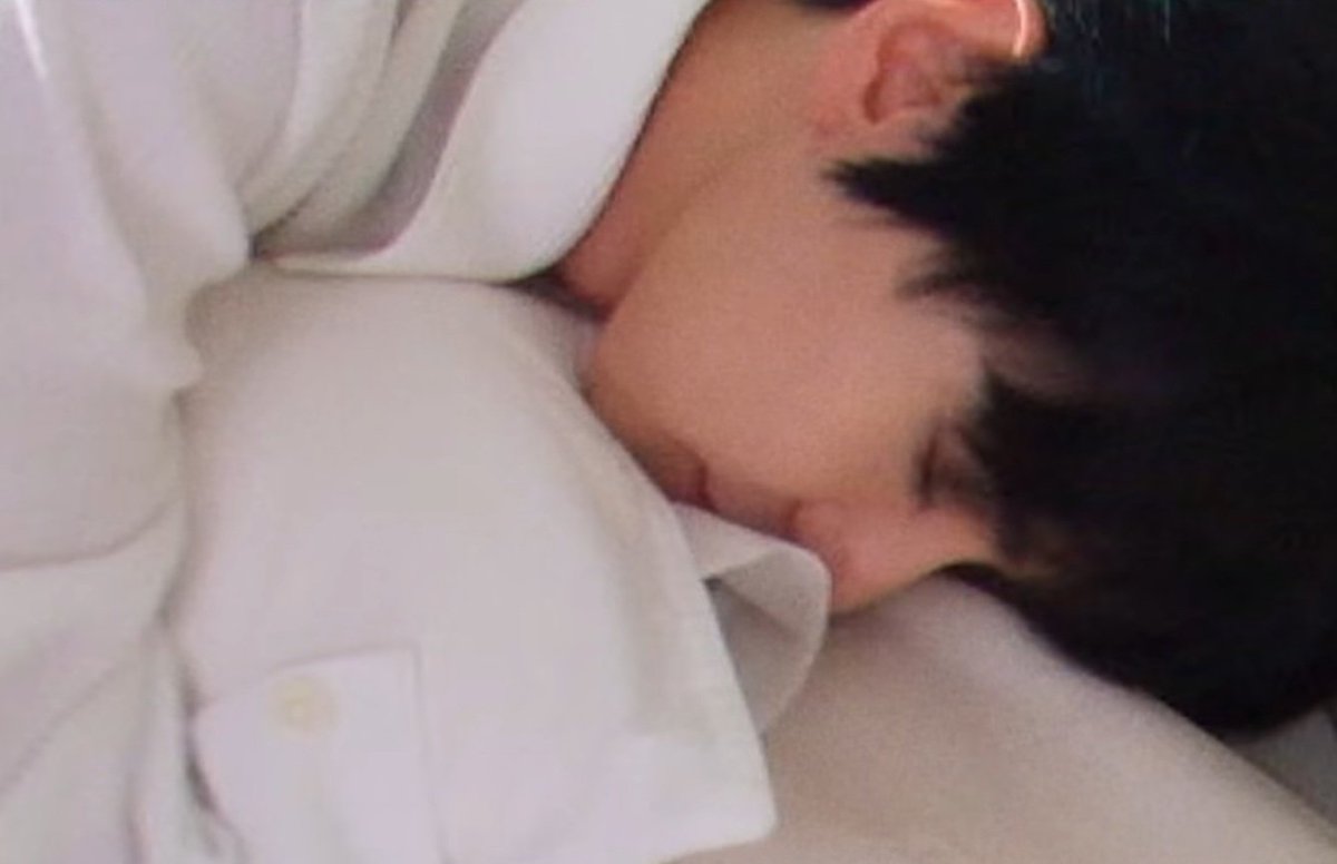 _DDo_0's tweet photo. 방심한 도뱀이 뒷목 찌르기중..

ㅋ..ㅋㅋ..
- 일어나찌
으으응
- 무슨 손가락이겡
내가 좋아하는 손가락
- ㅎㅎ다 좋다고 할 거 자나
ㅋㅋ응..

이러고 팔목 꽉 잡아서 손바닥에 얼굴 부비고 한참 기대 있었으면 좋겠다.. 어떤애 자다 깨서 뜨끈한 볼 주물.. 하면 입 벌려서 팔목 물고 부스스 해서는 https://t.co/JffFtWSxZh
