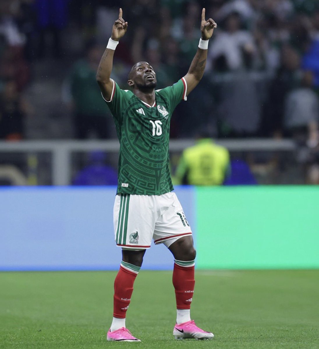 JC_Zuniga's tweet photo. Bendito sea el día que Julián Quiñones decidió naturalizarse.

Es el mejor jugador de esta selección, las 4 victorias son decidió el. https://t.co/Ay4APQALzq