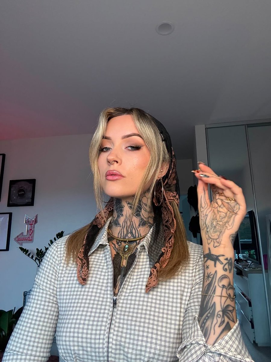Brooke Fox tweet media