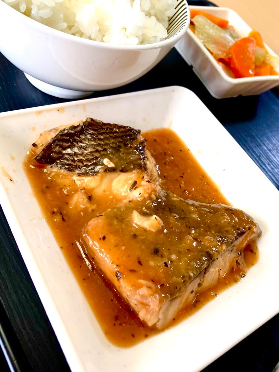 ourswork_sc's tweet photo. 本日の昼食メニュー🍽️

🐟 ナガメバルのガーリックトマト煮
🥢 肉団子の白味噌煮
🥗 レタスサラダ
🍲 味噌汁

和と洋の味わいが楽しめる、バランスの良い献立でした✨
職員🐇

#就労継続支援B型
#アワーズワーク札幌中央
#事業所ランチ
#福祉事業所
#今日の昼食 https://t.co/IfjkopQKpY
