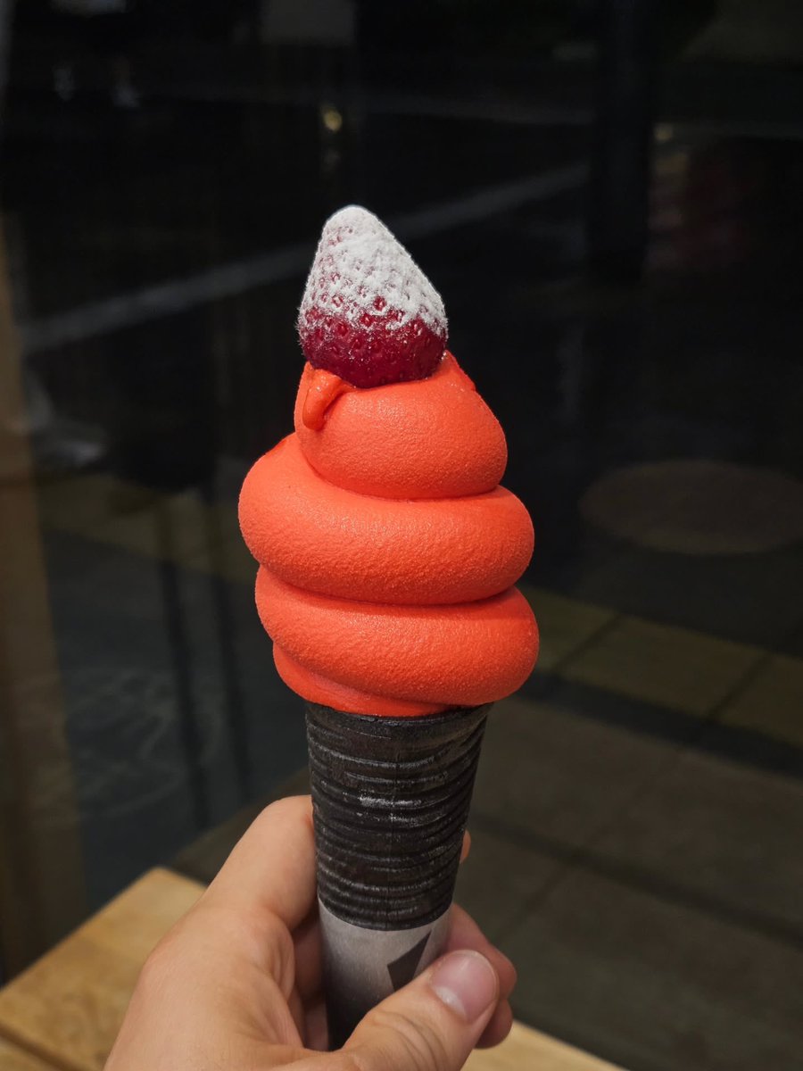Lkms___a's tweet photo. フルーツ大福 果実ノ華 心斎橋御堂筋店
（期間限定）紅いちごソフトクリーム🍓

大阪での聖地がやっと増えた😭
焼きそばとうなぎはどこなんだろうな…
お店の名前教えて笑

#ミョンス #キムミョンス #エル #kimmyungsoo #명수 #김명수 #엘 #INFINITE #인피니트 https://t.co/uisGkWYxjR