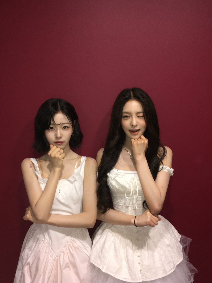 atheart_titan's tweet photo. [from@❤️]

언제 어디서나 든든하고 자랑스러운 최고의 리더 아린언니 ♡‍!!
이십대의 첫 생일을 축하해요 
앞으로 더더더 사랑하쟈 😉🩶➰
                                 - 나콩이 🩵

#AtHeart #앳하트 #エトハート
#NAHYUN #나현
#아린이생일축하_SayIt #HAPPYARINDAY https://t.co/DY77gO1Tzc
