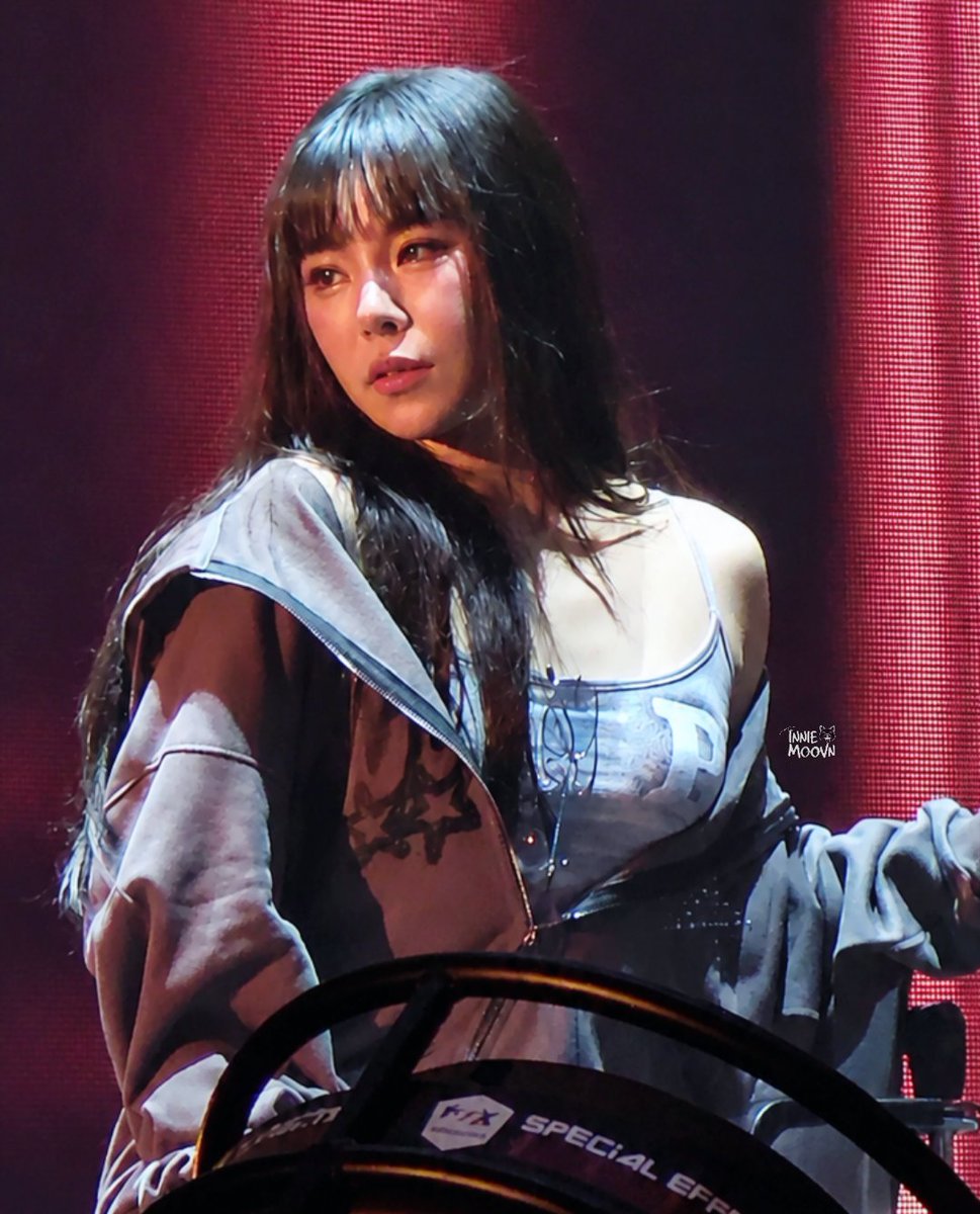 InnieMooVN_WI's tweet photo. 260621 WHEEIN 4WARD SEOUL 휘인

우리끼리 🖤

@WheeIn_0fficial #WHEEIN #휘인 #フィイン #丁輝人 #마마무 #Mamamoo https://t.co/u4ljK4IYut