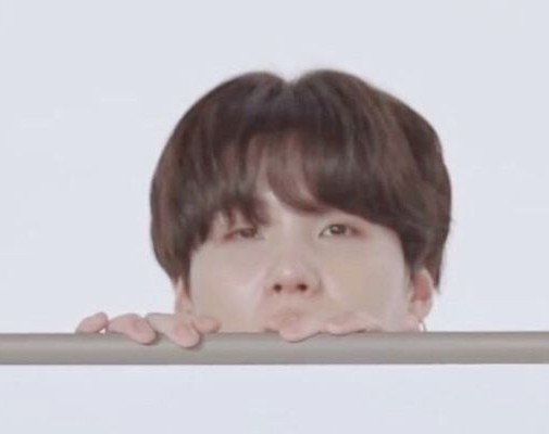b2bsuga's tweet photo. favourite genre of yoongi pics 😭 he peek https://t.co/I2VZh7BbQR