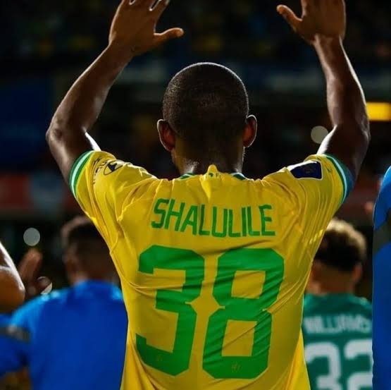 LindoZA's tweet photo. Thank Shalulile and farewell. #ShaSha #Sundowns https://t.co/Gd2KRDfGz2