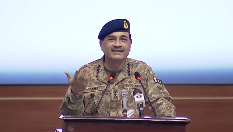 munsi_here's tweet photo. Trade, infrastructure, and investment thrive where peace and stability prevail. CDF Asim Munir’s long-term outlook reinforces Pakistan’s position as a regional economic partner.
#استحکام_کی_ضمانت_عاصم_منیر
 #CDFForProsperity https://t.co/RAMu9oxQR1