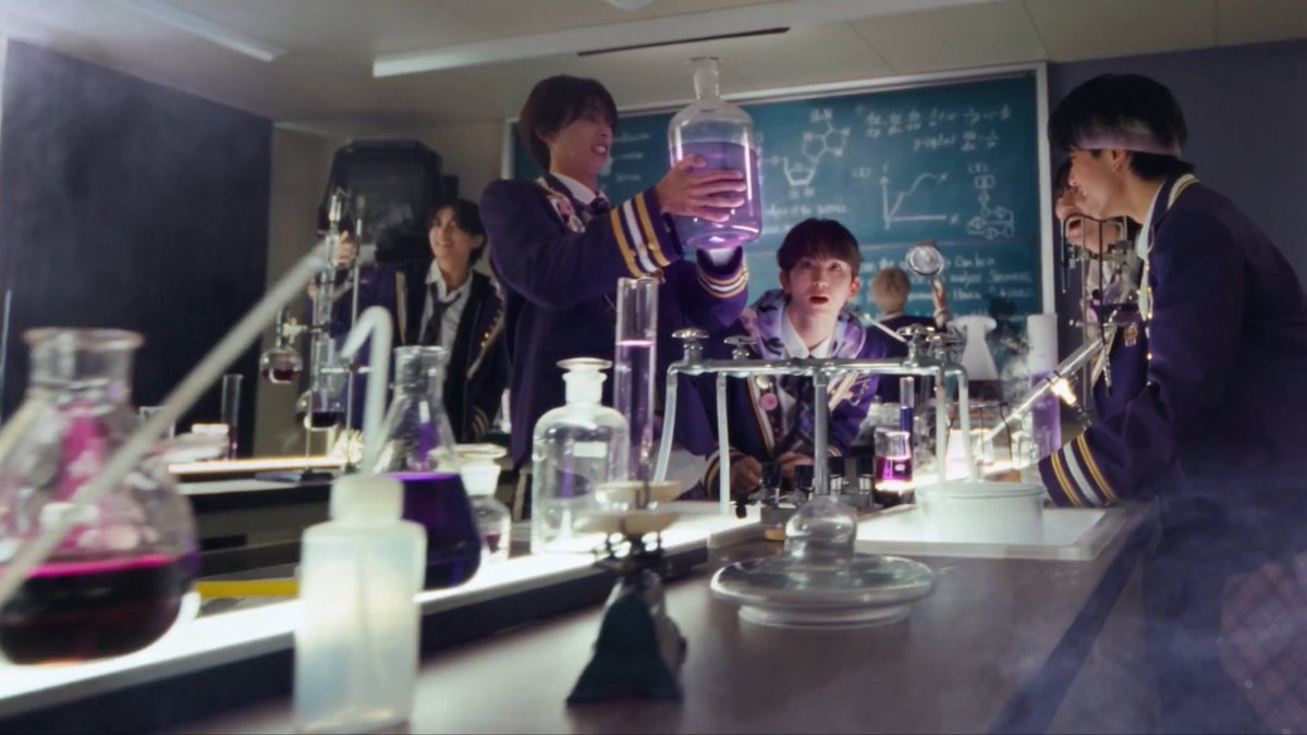 milk__1215y's tweet photo. 他の3グルが教室なのに対してげんじぶ㌠は人気のない薄暗い階段なのガチで運営わかってて好き https://t.co/Phv8XnaVbq