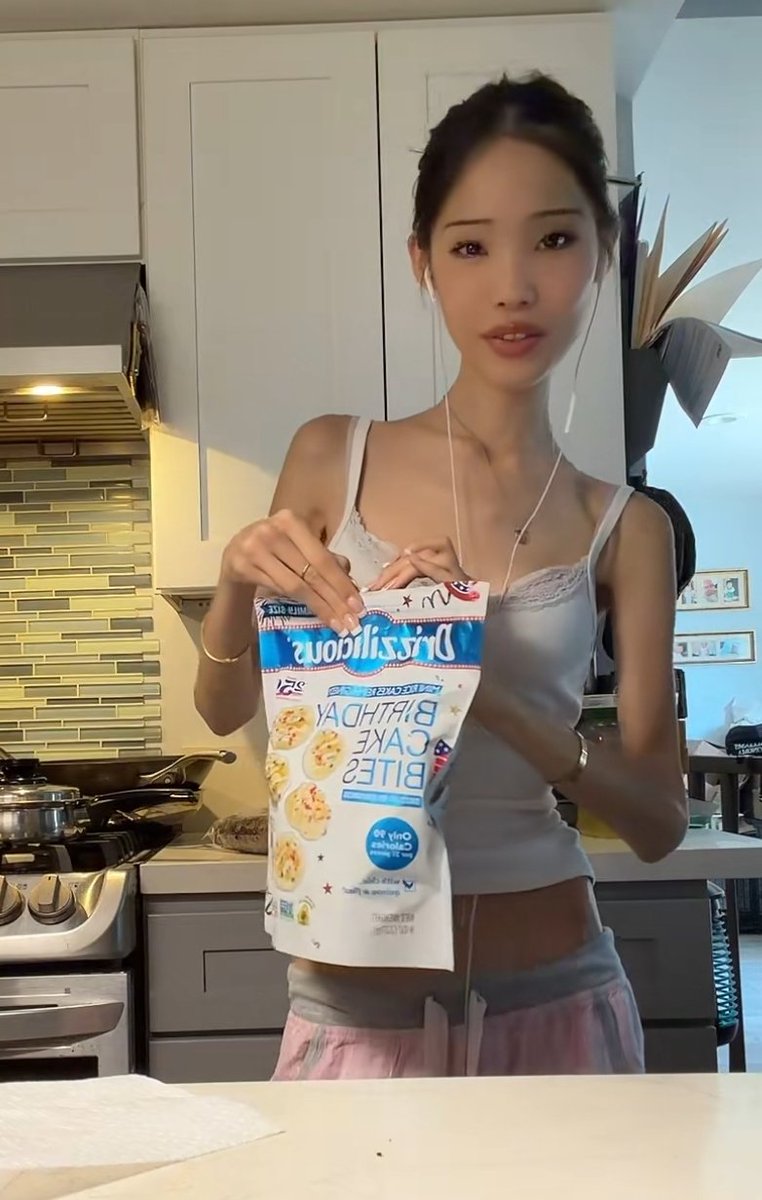 loonastorm's tweet photo. FUCKK basedxbee gonna make these sell out now
#edtwt https://t.co/1V7NTDGbkt
