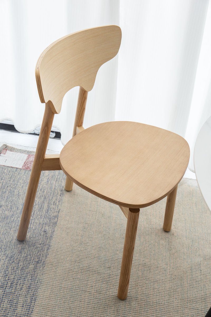 lightspace_news's tweet photo. The Toothy chair is crafted from solid wood; while its design is lightweight and restrained, it boasts a robust and stable structure. 

More info: https://t.co/K2o8a70ZFo
Email：info@lightspace.cc

#lightspace #Design #Chair #Sofa #officedesign #sofadesign #furniture https://t.co/k0HlP24VZ9