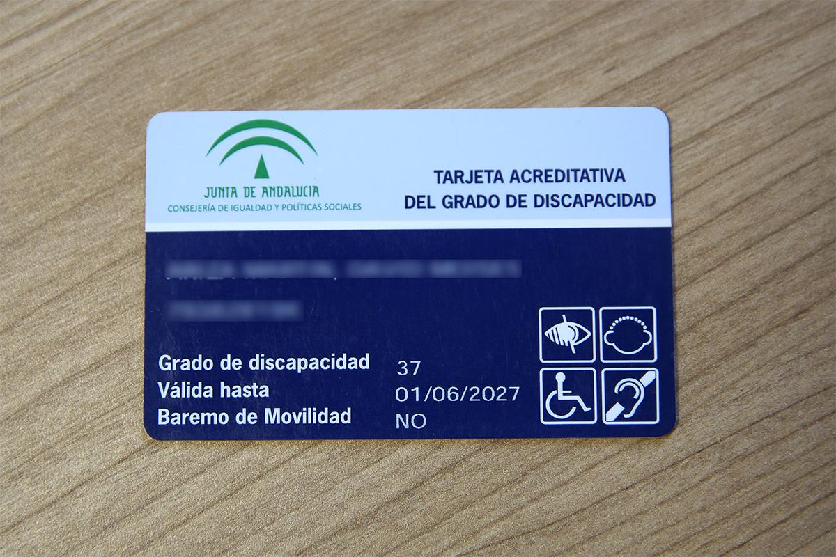 Silpicho's tweet photo. @Un_Shofe Pues a mí, en la calle Japón me dijeron que solo era para los acompañantes de aquellas personas que el baremo de movilidad es un sí. Pero vamos, sin desviarme del tema, me parece muy cutre usar eso como escusa para ahorrarse 1.40. aunque no llevara efectivo en lo alto para abonar https://t.co/2Ulw6AL5Iz