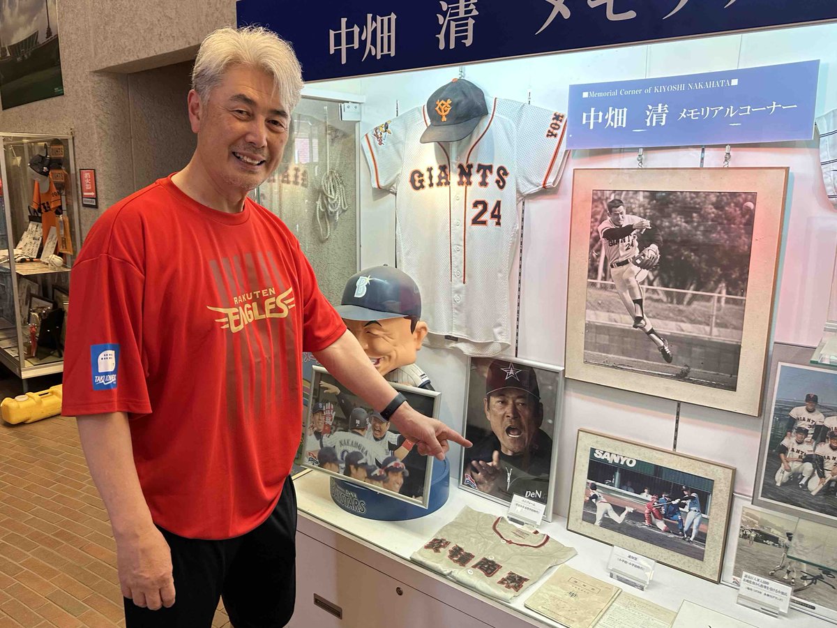 Rakuten__Eagles's tweet photo. 正解は…
#吉井理人 監督でした💁‍♂️⚾️

／
これワシやねん🥴
打たれた瞬間、ホームランの当たりやった！
＼

⏳1989年の日本シリーズ
巨人vs近鉄の第7戦🔥 @藤井寺球場

#ちなみにこの年に生まれたのが鈴木大地選手と伊藤光選手 
#RakutenEagles
#強鷲革新 https://t.co/eH4pgbzr7s