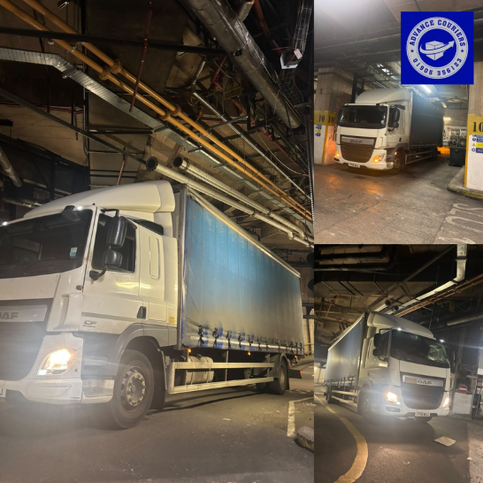 AdvanceCouriers's tweet photo. A wet Sunday evening delivery into the heart of #Manchester 🚚 #AdvanceCouriers recently delivered a full 𝟭𝟴-𝘁onne load to the underground loading bay at the #Arndale Shopping Centre, collected from a Bristol-based shopfitting company #Logistics #CourierServices #RetailFitOut https://t.co/Yn7WFbnRTI