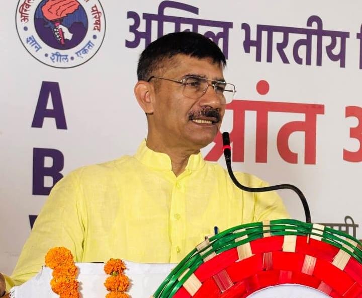 ABVPVoice's tweet photo. अभाविप गोरक्ष प्रांत का चार दिवसीय प्रांत अभ्यास वर्ग बस्ती मे सम्पन्न हुआ जिसमें राष्ट्रीय मंत्री @iabhaypratap , राष्ट्रीय कार्यकारी परिषद के विशेष आमंत्रित सदस्य @Raghurajagrewa , राष्ट्रीय कला मंच के अखिल भारतीय प्रमुख @AnkitSBharat , https://t.co/orAsd6ccAP