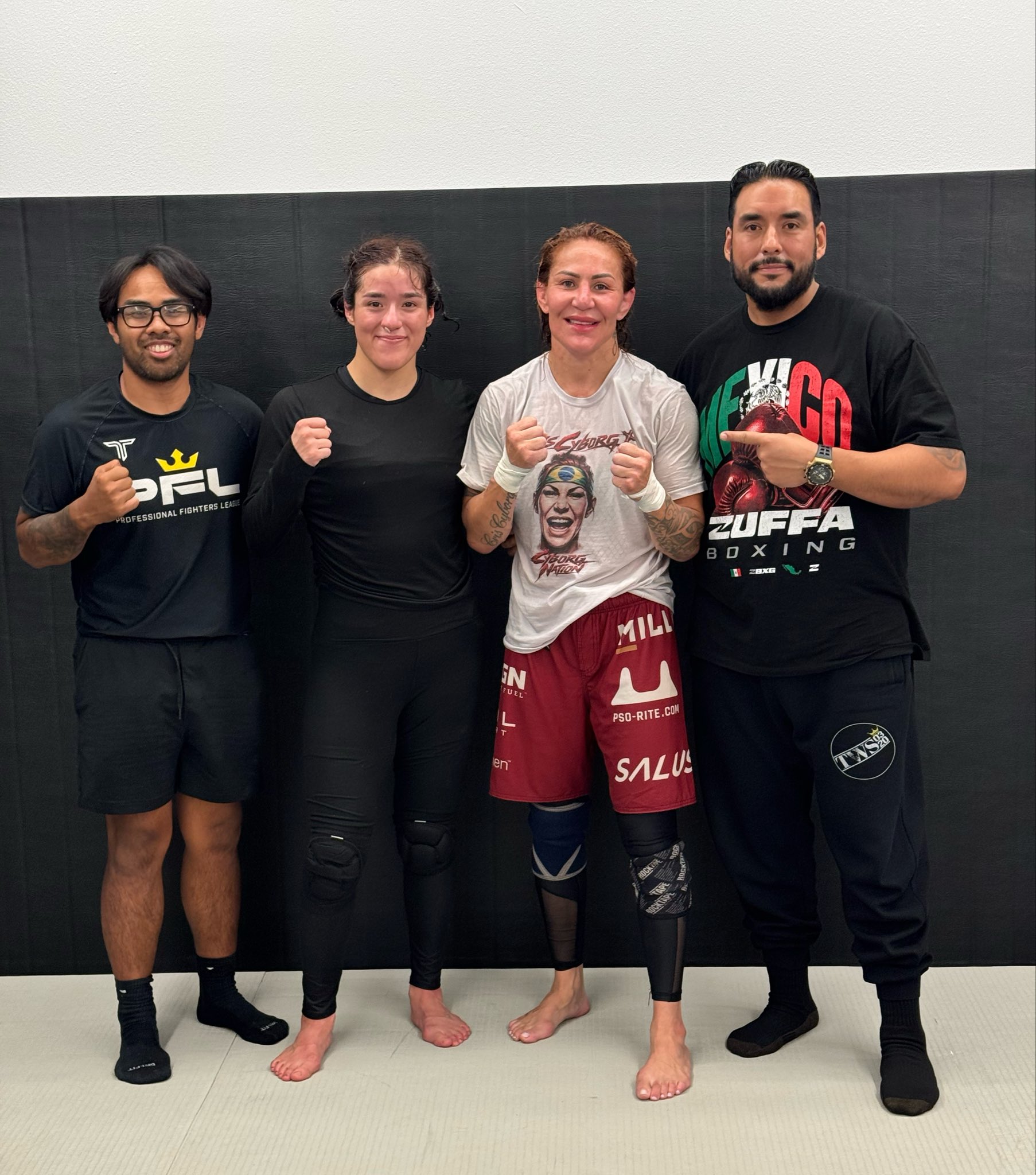 Great rounds tonight with 22 year old Jaeleen Robledo. Robledo is an @InvictaFights veteran and a Bjj brown belt with a 6-1 professional record in mma. I feel satisfied knowing there’s an entire new crop of talent like her ready to carry the Featherweight torch when I’m gone. https://t.co/zTab20ajxA