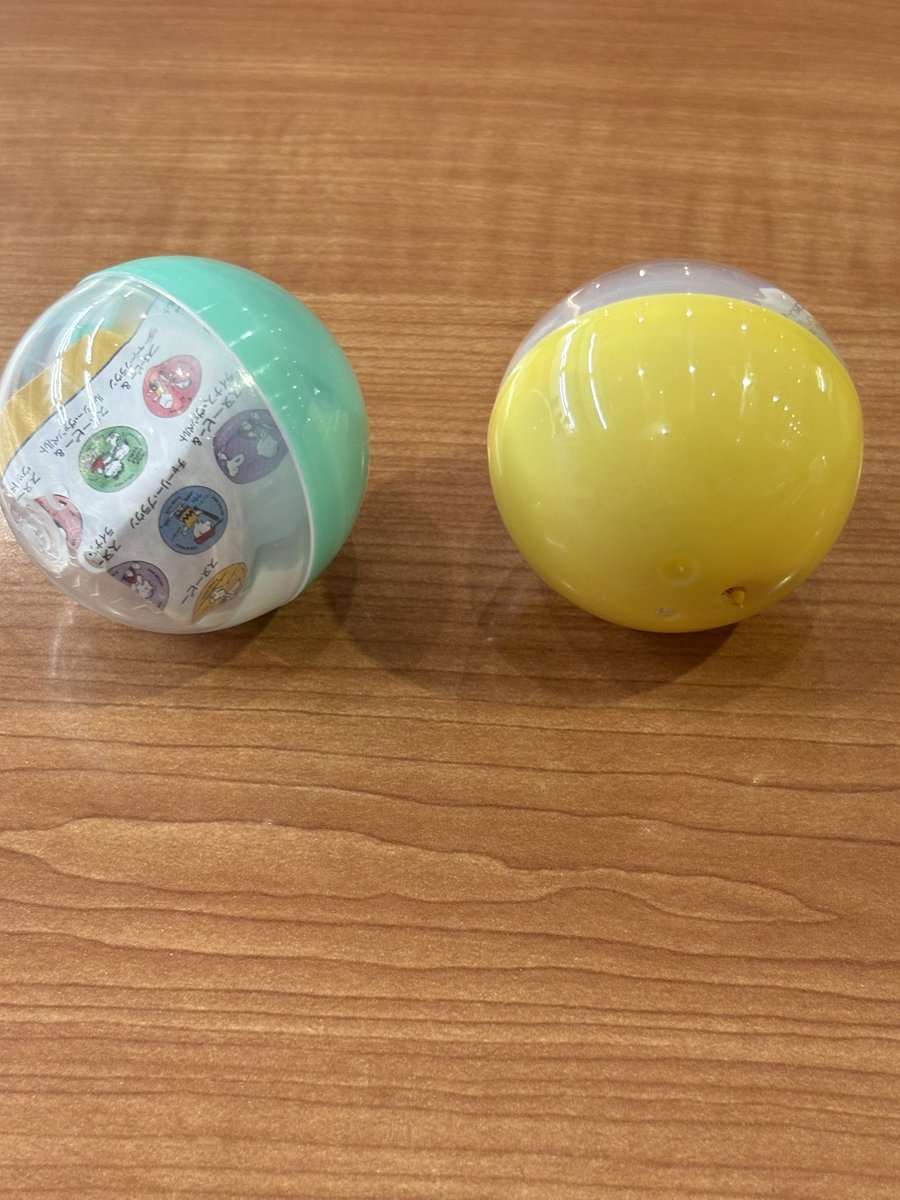 mana88_725's tweet photo. くら寿司🍣
びっくらポン3回中2個当たった🥺✨
スヌーピーの缶バッジ👍 https://t.co/GfCoNapK1p