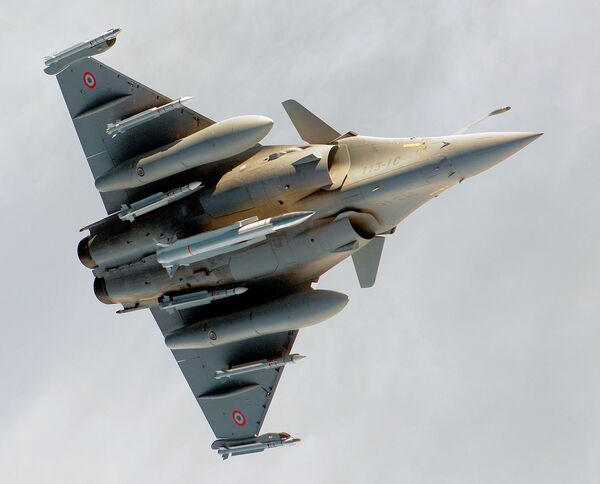 Ahmed_kv44's tweet photo. Fun Fact:

Dassault Aviation calls the Rafale the world's only Omni-role fighter, as it can perform multiple mission types, including nuclear deterrence.

By that logic, shouldn't the JF-17 Thunder also qualify as an omni-role fighter, since it can perform same missions. https://t.co/cAz09DYkXR