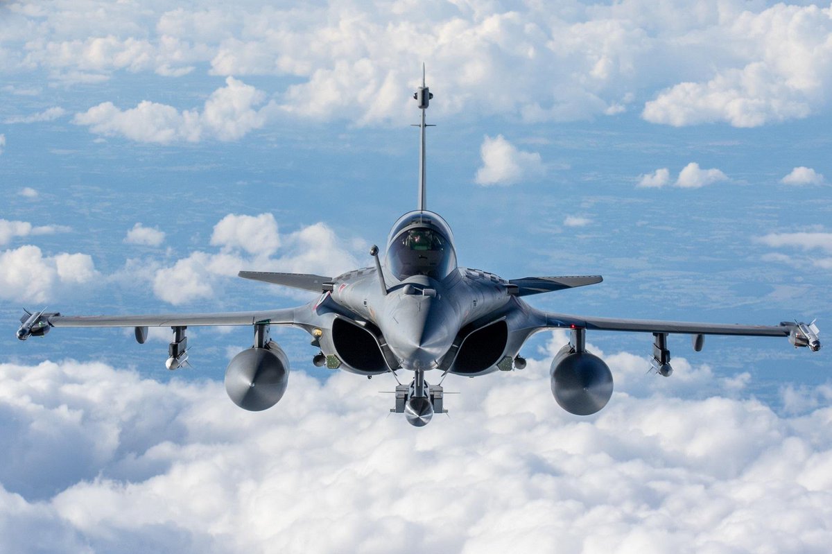 Ahmed_kv44's tweet photo. Fun Fact:

Dassault Aviation calls the Rafale the world's only Omni-role fighter, as it can perform multiple mission types, including nuclear deterrence.

By that logic, shouldn't the JF-17 Thunder also qualify as an omni-role fighter, since it can perform same missions. https://t.co/cAz09DYkXR