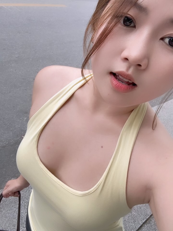 Mine7433's tweet photo. 女，95后
古早留子
全职打工人，工作稳定，年薪10+
有PR有房有车
颜值小美
家庭背景好 父母条件比较好且很稳定
性格温柔 善良 三观正
感情经历简单 
喜欢美食 户外 旅行
想认识一个有趣人
然后做我的长期搭子
无不良嗜好
#墨尔本滴滴    #墨尔本交友 https://t.co/5AFANVqbWd