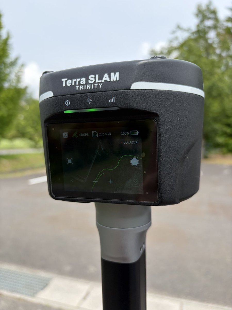 yo1kunishima's tweet photo. 今日は、テラドローン社製ドローンとハンディSLAMのデモに参加しました！

Terra LiDAR 4とTerra SLAM TRINITYを実際使ったり、関連するアプリや端末もみたり、後工程の解析の前までのプロセスは概ね理解することができ、参加してよかったです。

引き続き、ドローンについて勉強していきます！ https://t.co/gKVkBypHI0