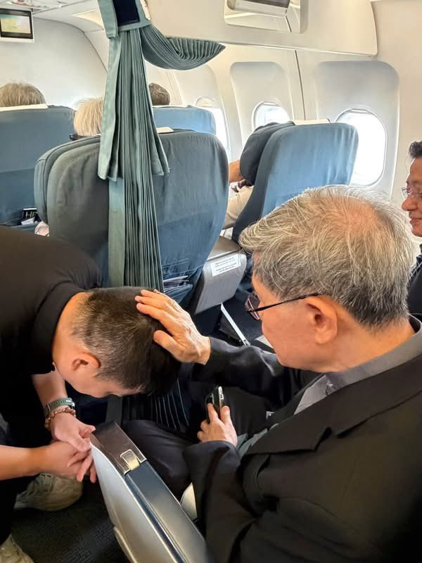 LeeJeAe_'s tweet photo. Cardinal Tagle today 🩵
🛫 Ca Mau, Vietnam

📸ctto. (07.01.26) https://t.co/zGdnX4AMnr