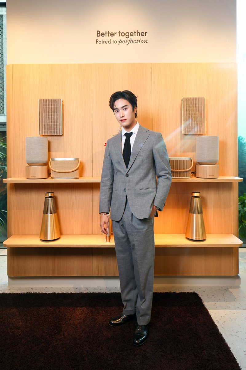 GMMTV's tweet photo. “เจมีไนน์ นรวิชญ์” กับการเข้าร่วมงาน The Grand Opening of The Bang &amp; Olufsen Singapore Flagship เมื่อวันที่ 25 มิถุนายนที่ผ่านมา ณ ห้าง Scotts Square 

@BangOlufsen 
#BangOlufsen
#BeautifulSound
#BangOlufsenSingapore 
#Gemini_nt @gemini_ti 
#GMMTV https://t.co/EPL9dQL0hT