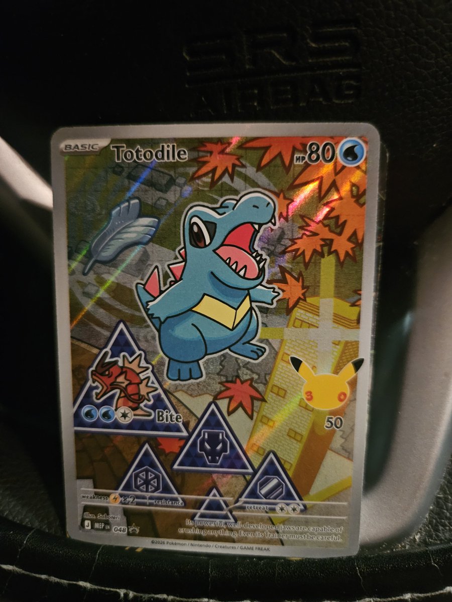 lob1ta_'s tweet photo. My gf just showed me her social security card that she had in a prismatic sleeve in a top loader https://t.co/bZIHHw0VUI
