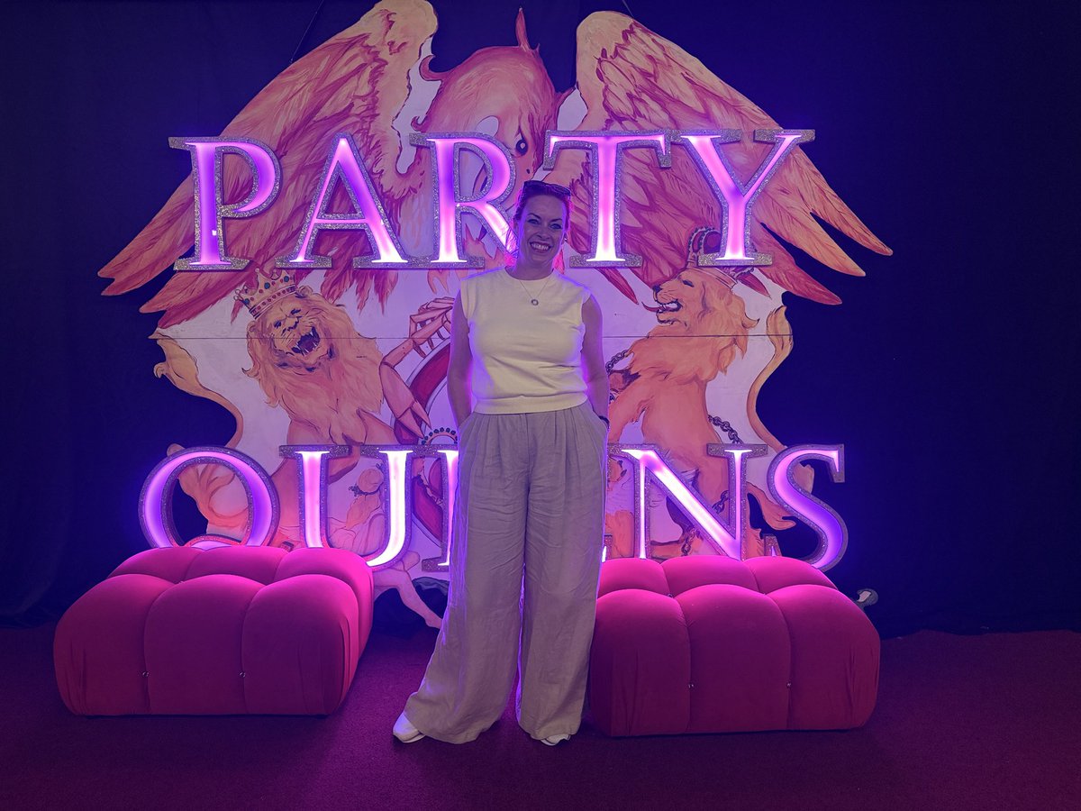 Sharontweet's tweet photo. The Lady Boys of Bangkok were fabulous last night #pressnight. Must up my heel and sequin game. On at Shepherd’s Bush Green right now and touring https://t.co/fZaAH2KQYb https://t.co/k0BfEPwnjg