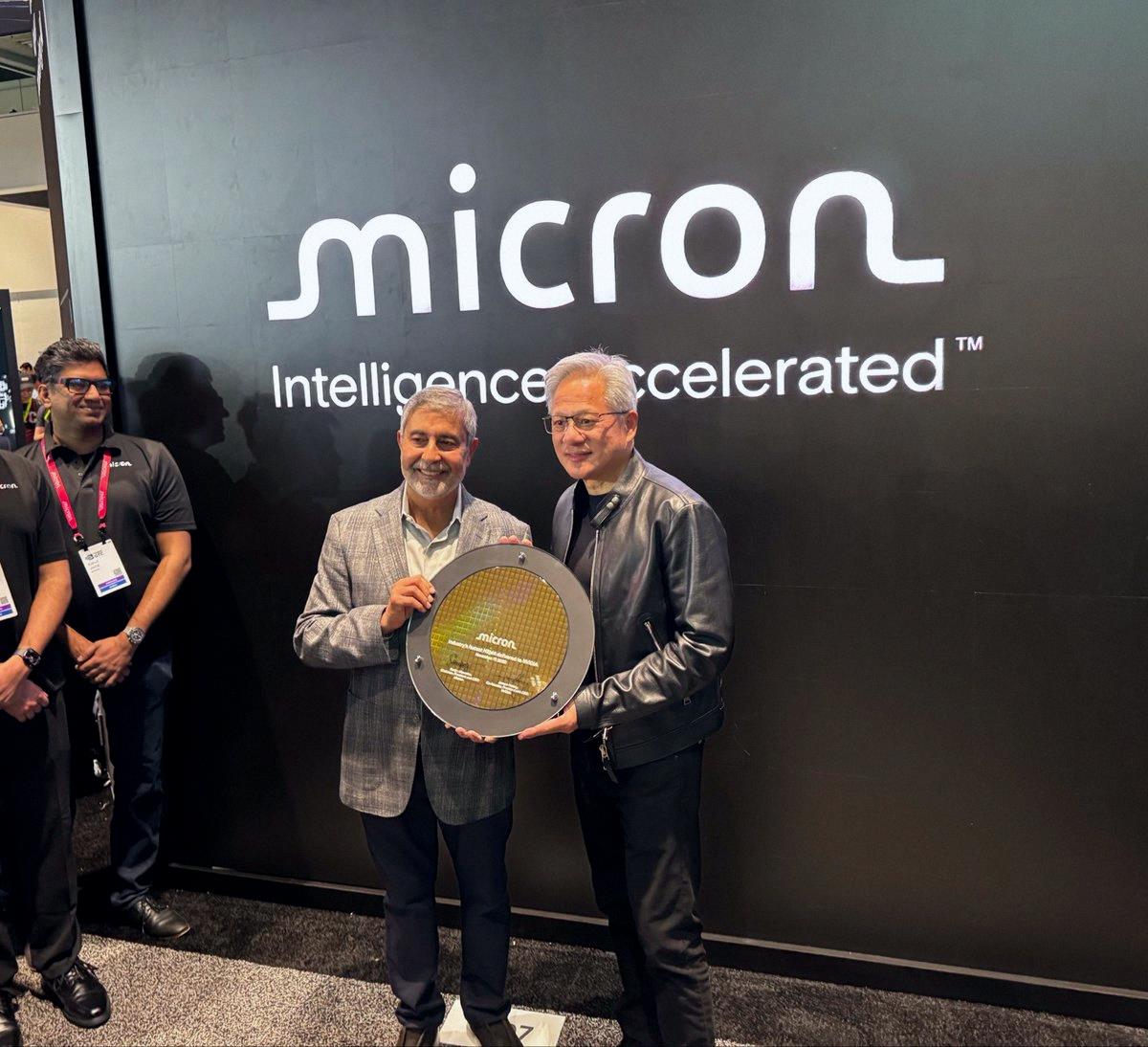 Tweetie724's tweet photo. Micron $MU, Intel $INTC, and $AMD all saw their market caps jump $2 billion combined in Q2. They're now the 10th, 11th, and 12th most valuable US tech companies 🇺🇸 - via CNBC https://t.co/R5vvvskOpj