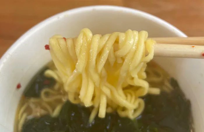 snacks_republic's tweet photo. Seven Premium Salty Ramen with Seaweed & Clam Broth

A salt ramen packed with wakame seaweed, featuring the deep umami of clams and the irresistible flavor of garlic. A hint of butter adds richness, while a touch of crab shell powder as a secret ingredient enhances the savory taste of the clams.

https://t.co/UFPH9DkQIv