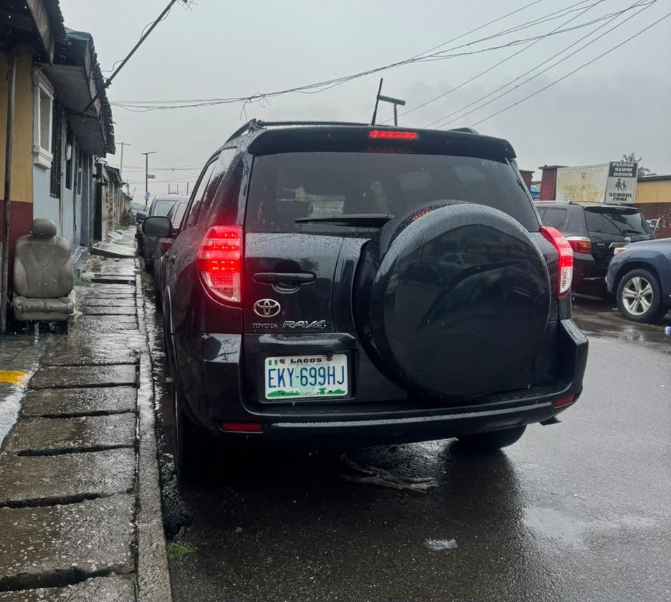 Carsnationn's tweet photo. Clean RAV4 
Thumbstart 
2011
Price:9.8M
At Lagos
Everything Blessed https://t.co/MaFPbPq5SS