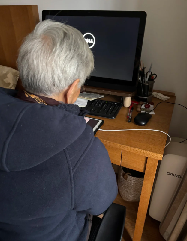ks1096's tweet photo. 어머니는 올해 87세이십니다. 👵
40년 넘게 꾸준히 자산을 관리하시며 많은 경험을 쌓아오셨습니다.
어느 날 딸이 경제와 자산 관리에 대해 배우고 싶다고 하자, 어머니는 초보자도 쉽게 이해할 수 있도록 직접 학습 노트를 정리해 주셨습니다. 📕 https://t.co/dcG3AsZaMs