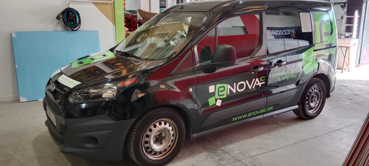 ideasdelatico's tweet photo. 🚙 Marchando una de coches! 😉 #rotulacion #diseño #pinkpower https://t.co/4reCO1buTH