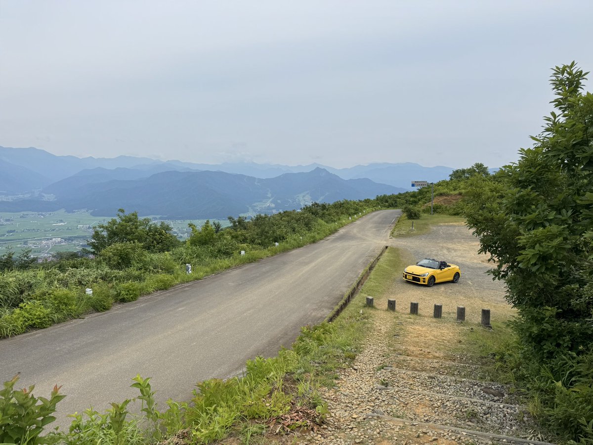 duo280c's tweet photo. 清津峡渓谷トンネルから魚沼スカイラインをコペンでくるり🚕
混雑時期前だったのでゆっくり撮影📸スカイラインはちと狭いがコペンだと丁度良い感じに
 #コペン https://t.co/LSuMx6NHiF