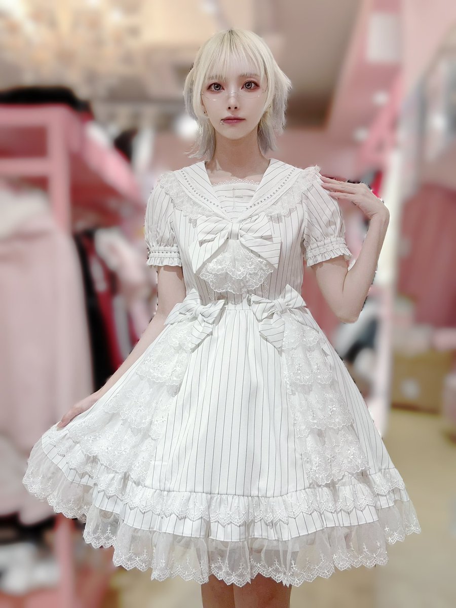 ToAlice_mao's tweet photo. ୨୧ #ToAlice原宿店 ୨୧ 

新作のご紹介です☺︎
白地にストライプが珍しいゴシックな雰囲気のワンピースです🤍
カラーはホワイトとブラックがございます🖤

✝️ゴシックセーラーシリーズ✝️
・ワンピース　¥15730
(各S/M/Lサイズ)

#ToAlice  #ToAliceStaff
https://t.co/h5d1TWARey https://t.co/Qd9iGFSGlV