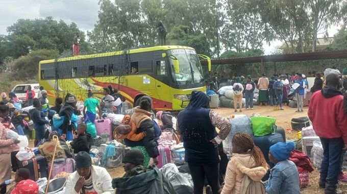 MulakazuvaL's tweet photo. The GoZ has stepped up efforts to repatriate Zimbabweans stranded in South Africa by deploying buses to transport returnees from major cities to Beitbridge Border Post, while assuring the nation that adequate resources have been mobilised to support their safe and orderly return. https://t.co/pDTrNqy5Tc