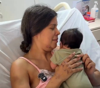 thetatvaindia's tweet photo. 🚨Mother and her 14-day-old baby survive after being rescued from the rubble following the massive earthquake in Venezuela https://t.co/jM8hlVpSAZ