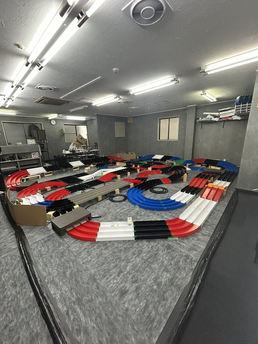 Yusan_FMA33333's tweet photo. スーラジとかヨンタマやくいだおれGPみたいな
ある程度大きくて速度出るレイアウトの方が
マシン適正高い
モーター回せる回せないは置いといて、
割り切って飛ばした方が全セク綺麗に走る
またM’sで走りたいよ…（ ;  ; ）
#ミニ四駆 https://t.co/4DwcRO8IFW